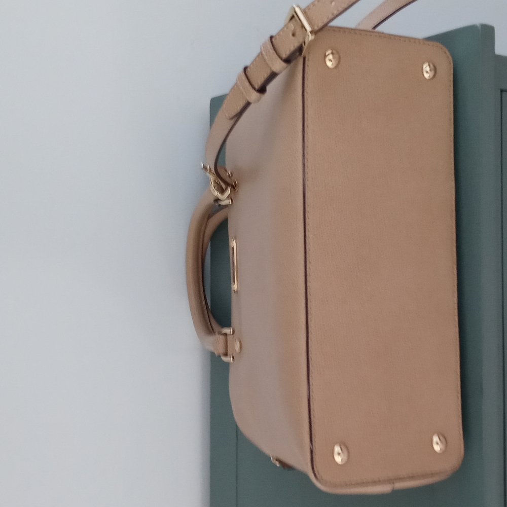 Michael Kors purse excellent condition - Picture 5 of 14